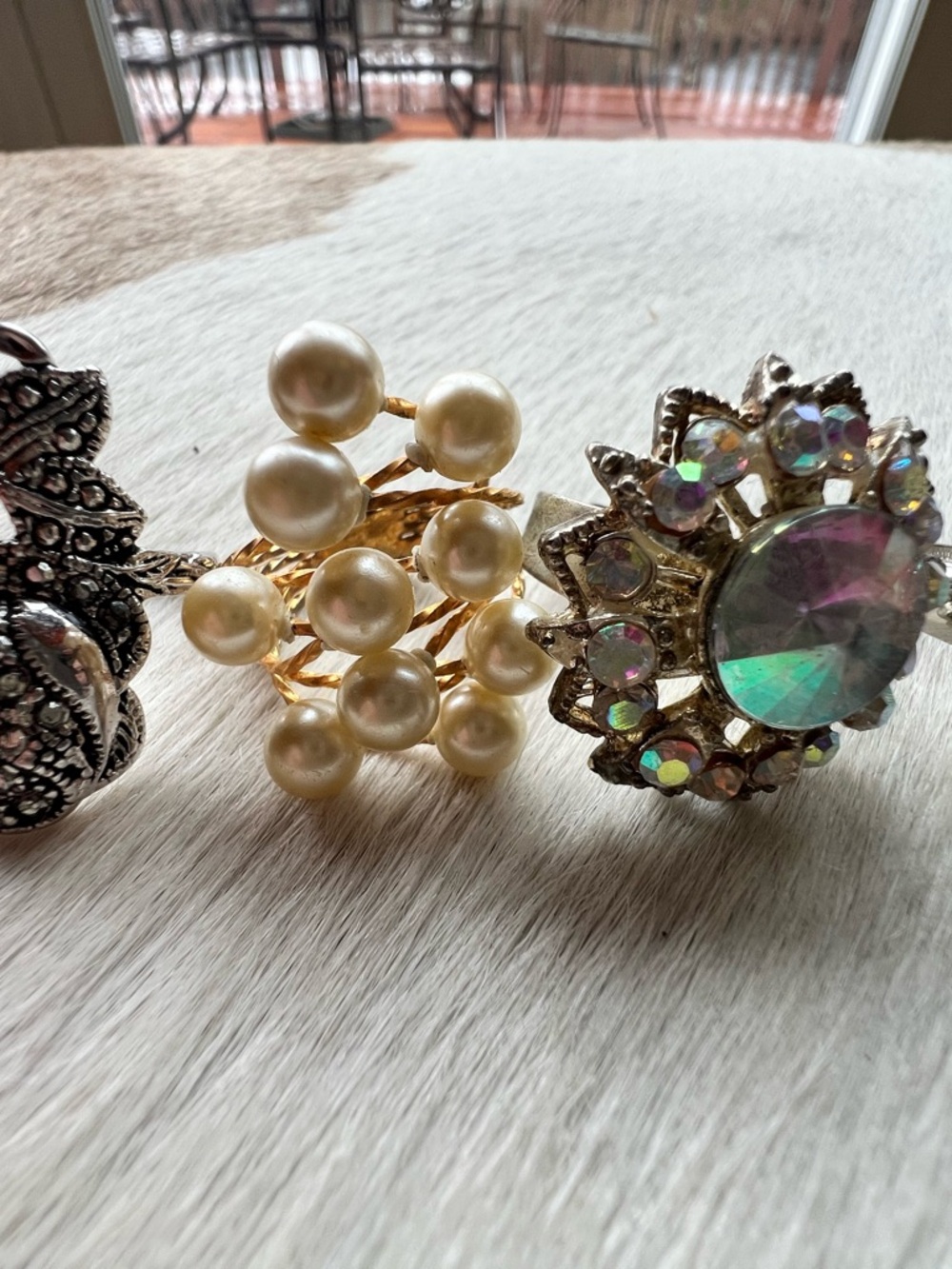 LOT OF 5 VINTAGE RINGS - Picture 2 of 4